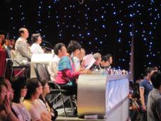 雙排鍵電子琴亮相“第十四屆CCTV青年歌手電視大獎賽”合唱比賽現場