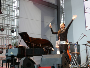 雅馬哈鋼琴亮相世博會日本產業館