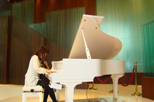 牧野由依來雅馬哈拍攝『音樂物語』節目