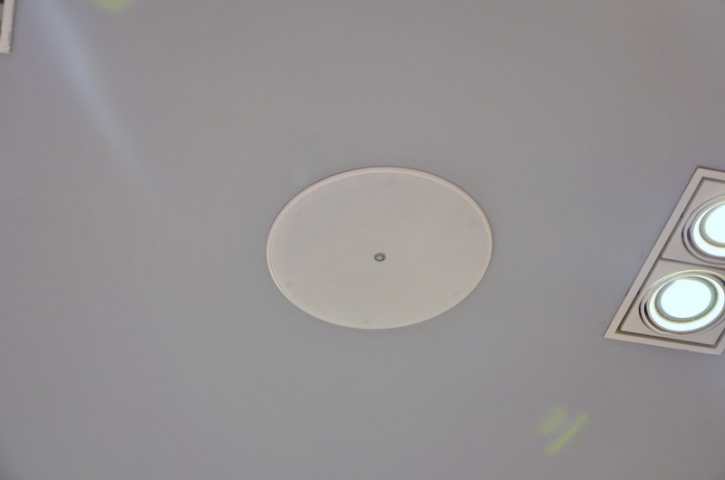 Ray?Ban 宏伊國際廣場店——雅馬哈 CIS 商用安裝系統的經典應用