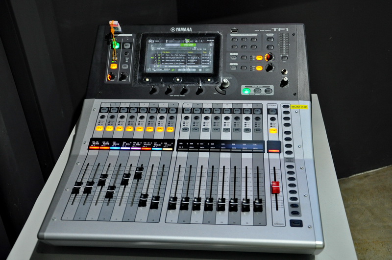 上海藍車咖啡廳（Blue Car）——雅馬哈 TF1 數字調音臺助力咖啡廳小型舞臺演出