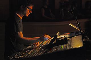 墨西哥 Ten Of The Best 音樂會——小號樂團演出中的 PM5D 數字調音臺