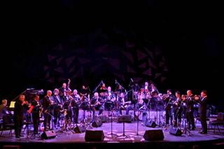 墨西哥 Ten Of The Best 音樂會——小號樂團演出中的 PM5D 數字調音臺