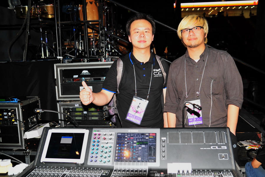 林憶蓮演唱會(huì)MMXII北京站——現(xiàn)場(chǎng)返聽運(yùn)用中的CL5數(shù)字調(diào)音臺(tái)