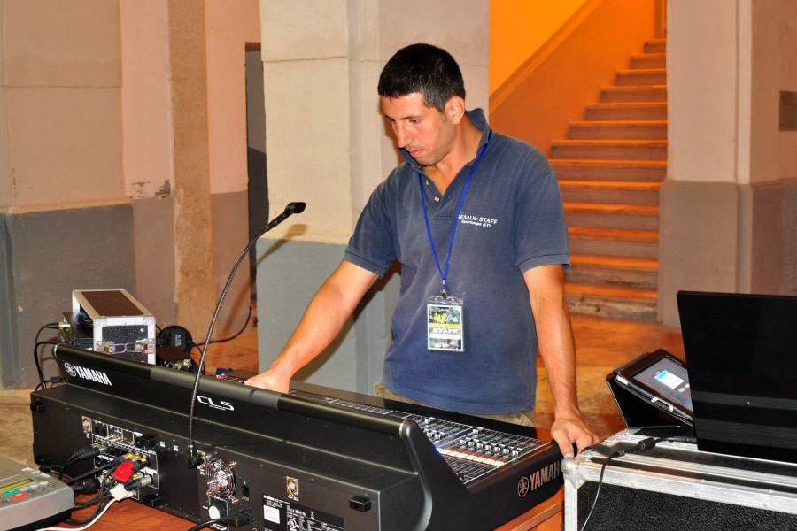 意大利加埃塔爵士音樂節(jié)——爵士演出中的雅馬哈CL5調(diào)音臺