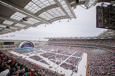 雅馬哈RIVAGE PM7在克羅克公園迎接教皇